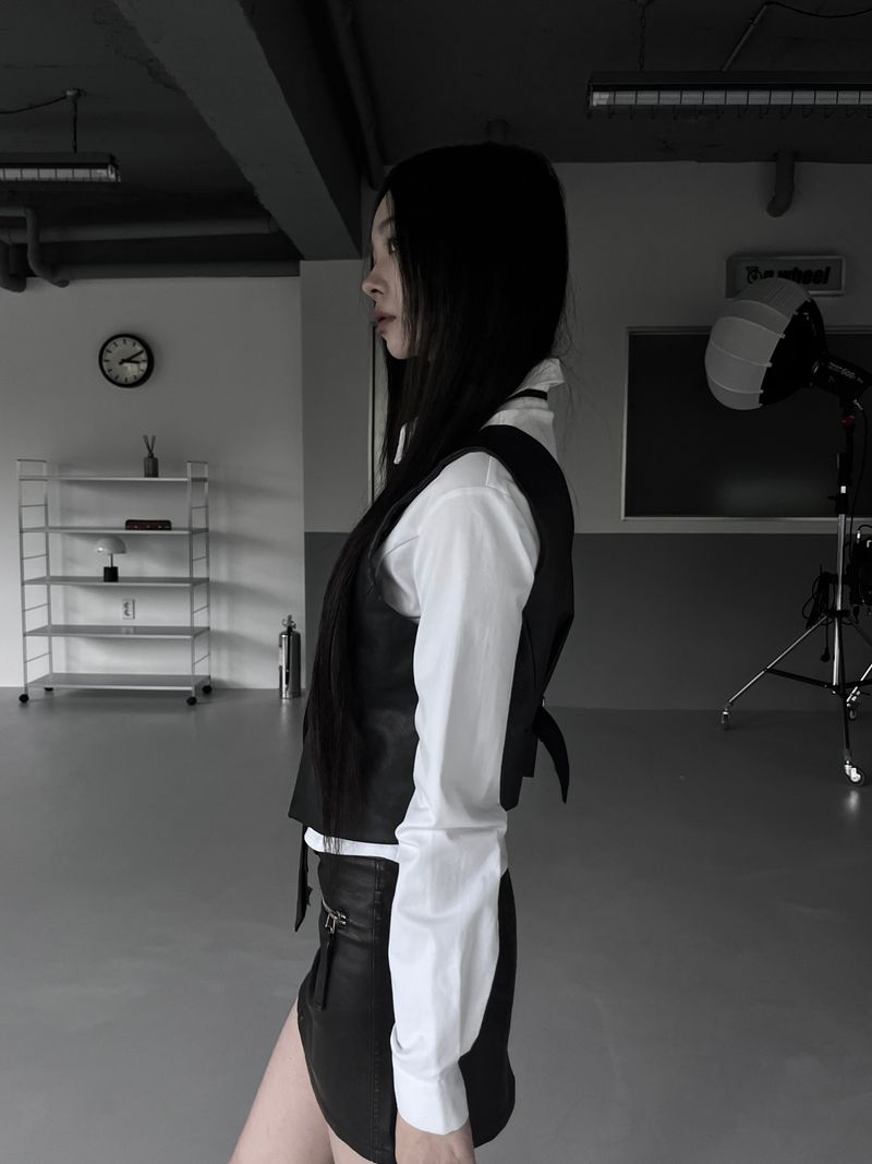 URBAN UNIQUE（アーバンユニーク）の「マットシックなレザーベスト（トップス）」