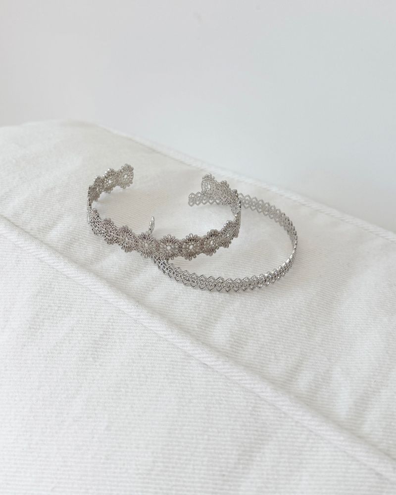 Lace Heart Line Bangle