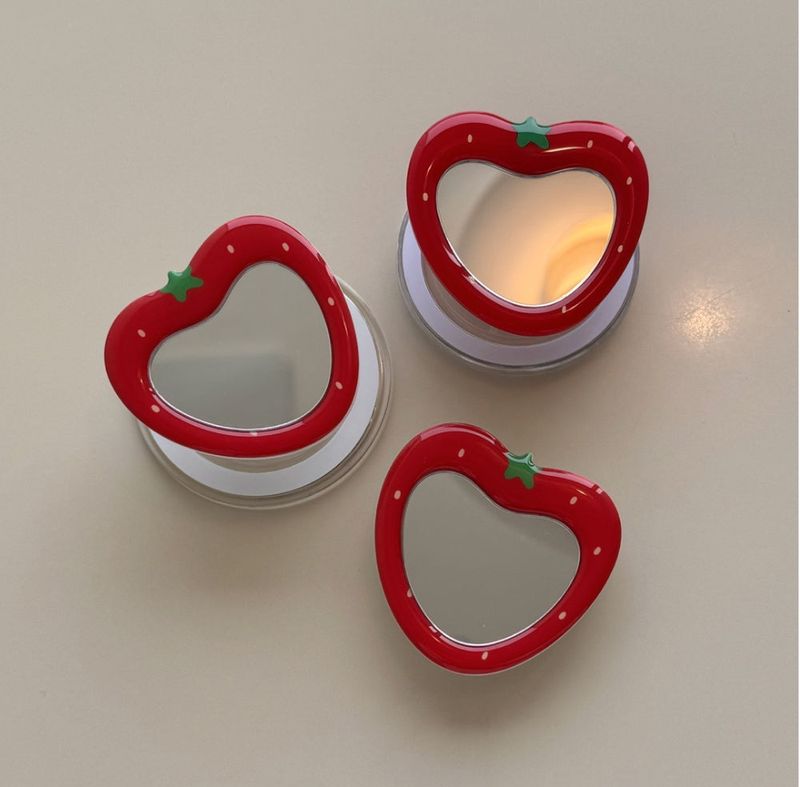 Strawberry Mirror MagSafe tok
