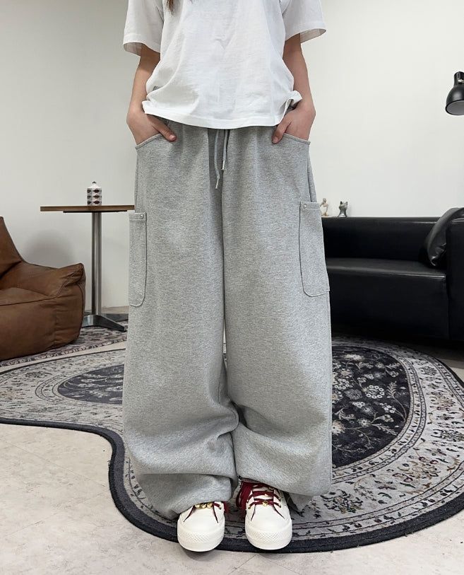 SATIIIZ（サティーズ）の「Tien Cargo Sweatpants（Pants）」