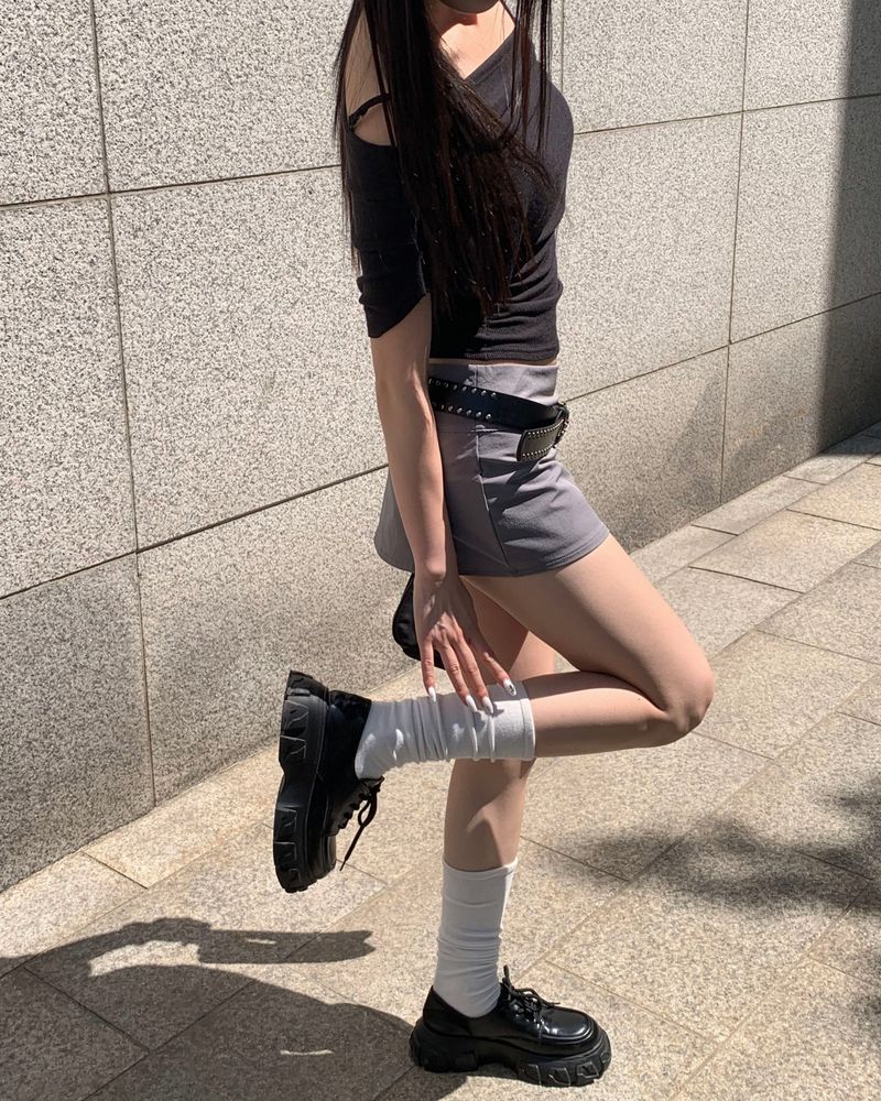 Low mini skirt pants