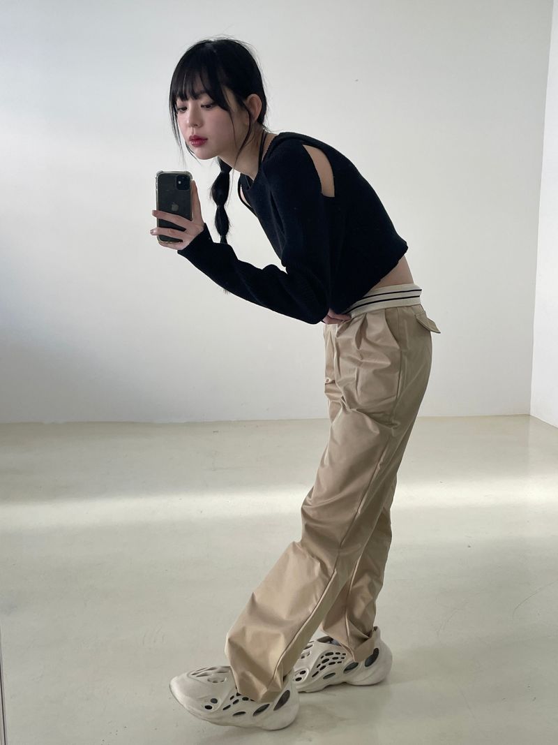 Waist point two tuck slacks