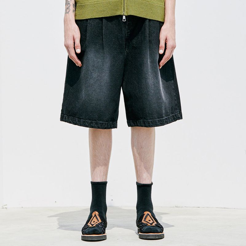 2 TUCK WASHED DENIM BERMUDA PANTS BLACK