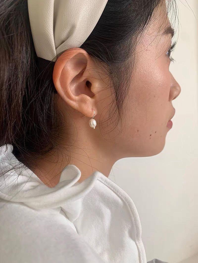 Mini pearl drop earrings