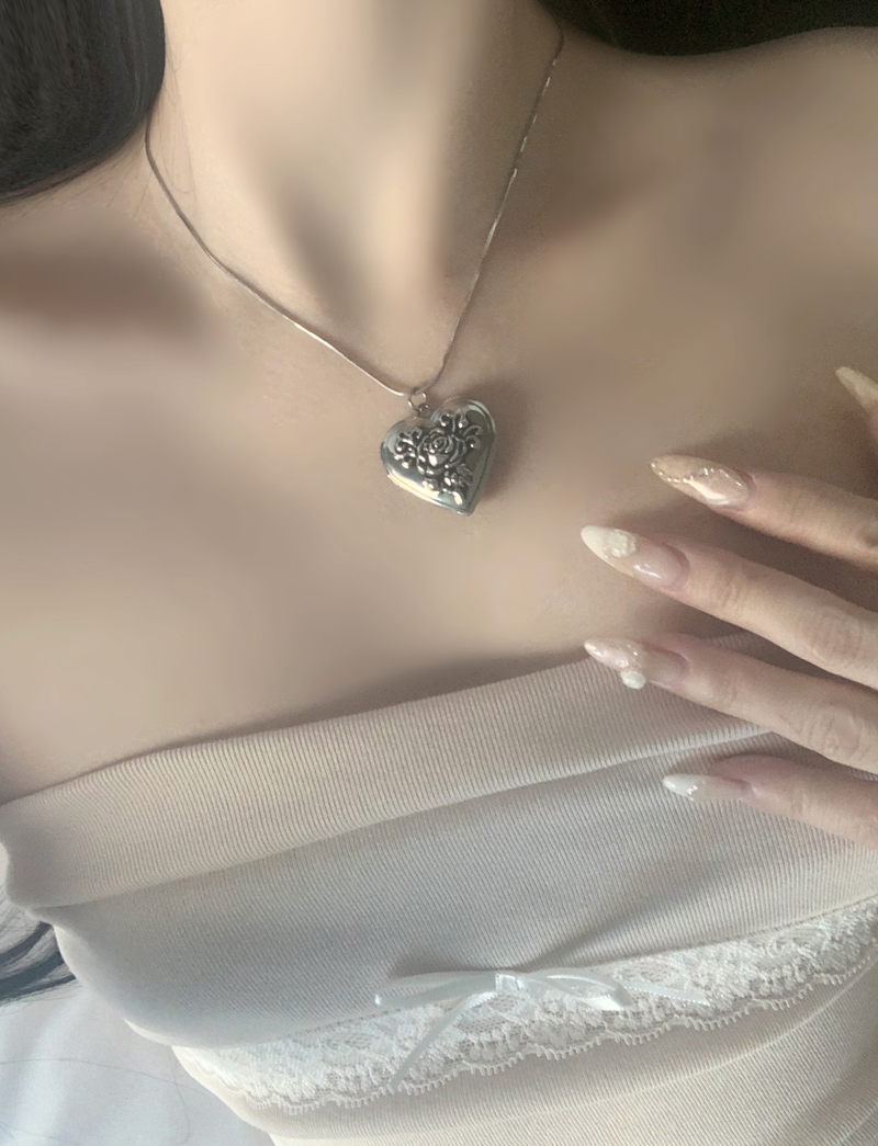 suzen（スゼン）の「Fairy rose heart necklace（Accessories）」