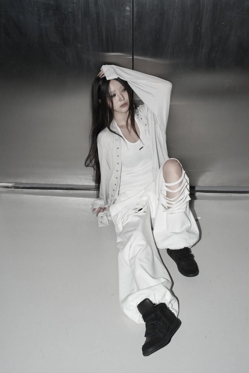 [label] hand-cut damage halterneck sleeveless (white)