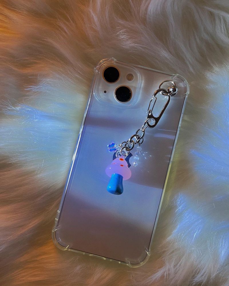 Trippy mushroom keychain