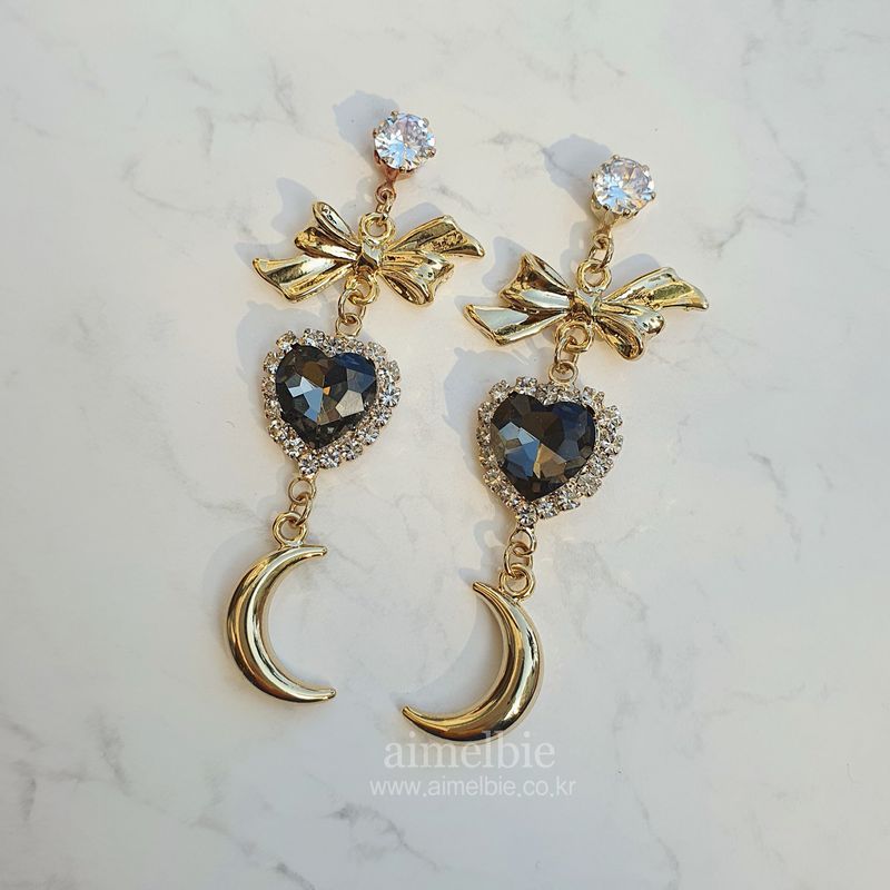 Moon Witch Earring - Black Diamond