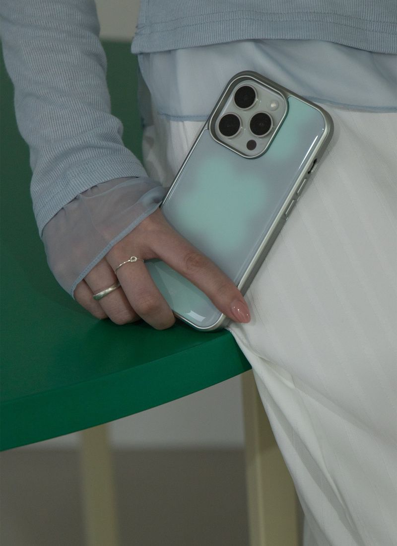 minomi(ミンノミ)の「hazy clover (grey)(Smartphone Accessories)」