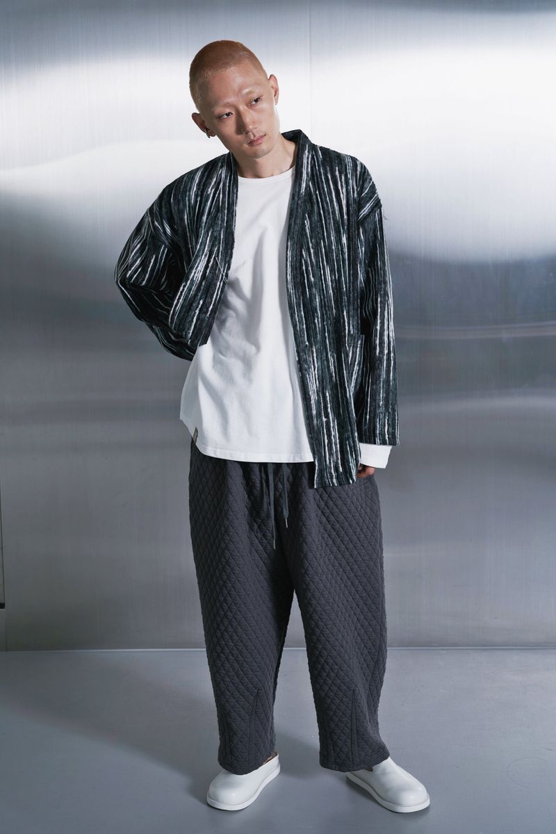 ESSENTIAL PLEAT U-NECK TEE (Off-White)
