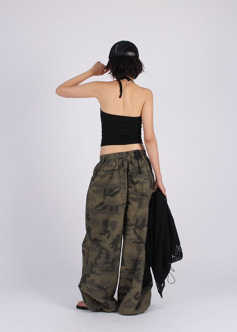 CROPPED HALTER SLEEVELESS