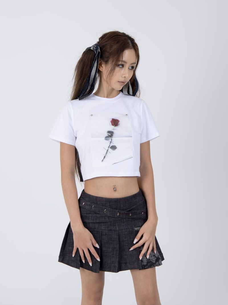 PINNED ROSE POSTER TEE
