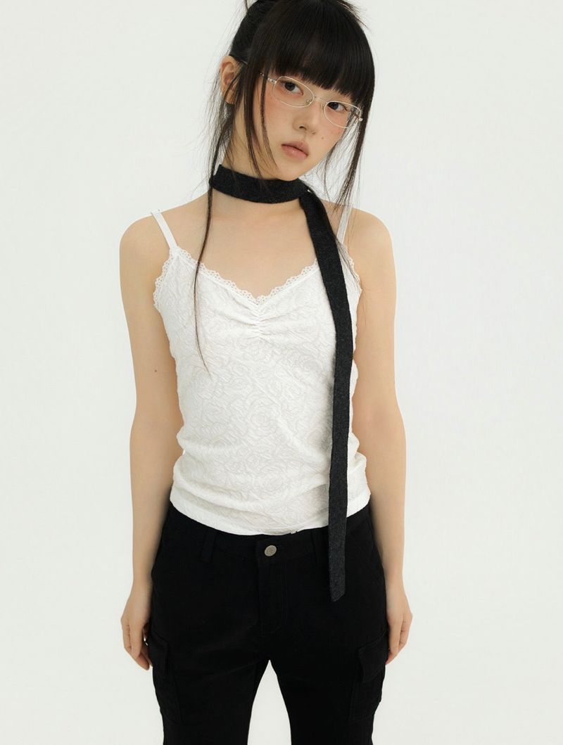 FLOWER EMBOSSED SLEEVELESS IVORY