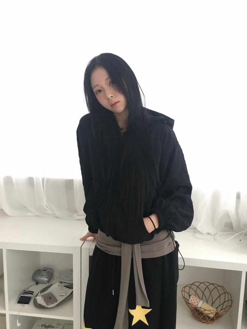 Mini Zan Flower Embossed Crop Hoodie (6c)