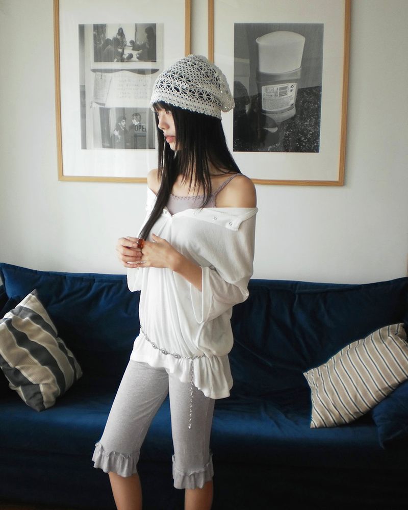 Jabel v-neck frill capri pants