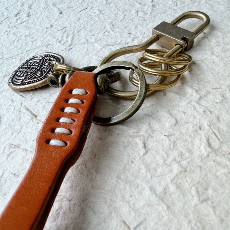 FADE MEET（フェードミート）の「Daruma Relic Keychain（Others）」