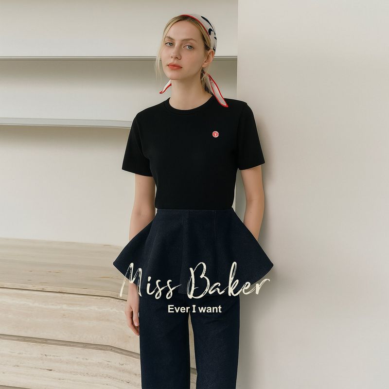 Miss Baker（ミスベイカー）の「スペースベイカーパッチTシャツ ブラック（トップス）」