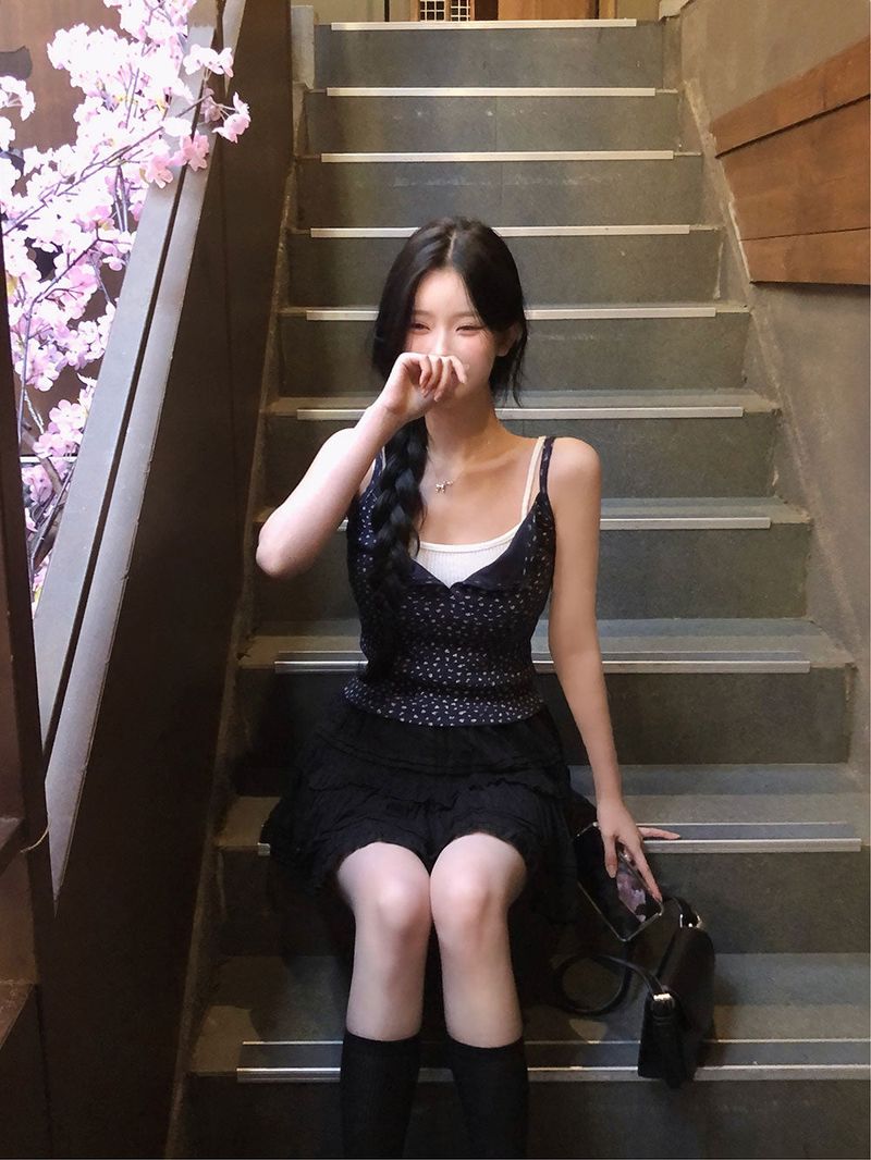 [BELLIDE MADE] FLOWER BUTTON LAYERED CAMISOLE
