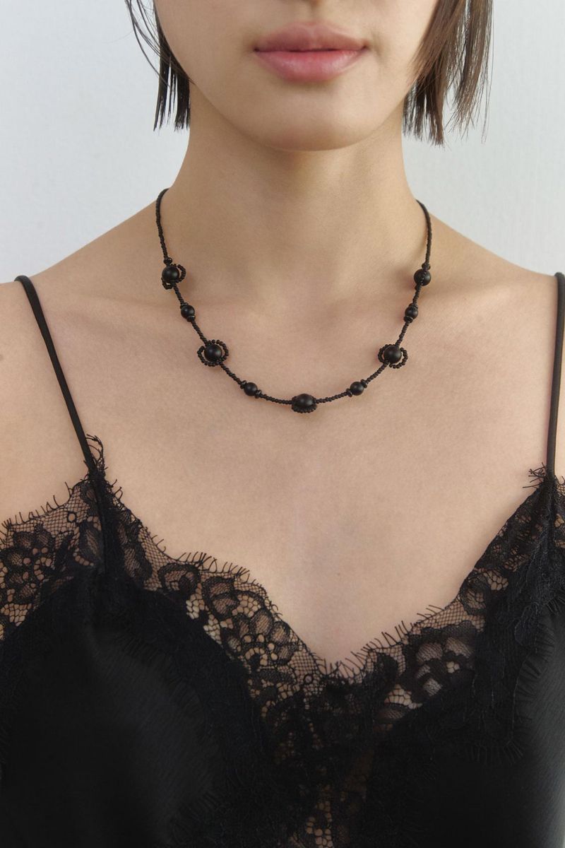 Onyx linked pattern necklace - long