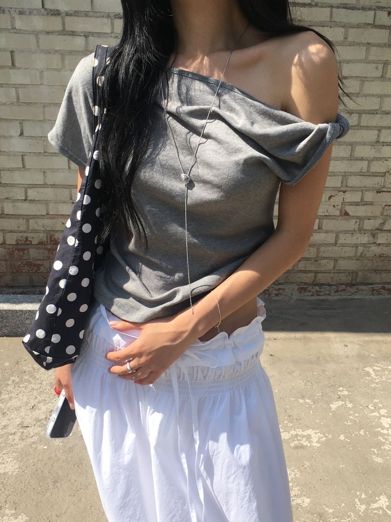 susuang（ススアン）の「ノワール ワンショルダー Tシャツ（トップス）」