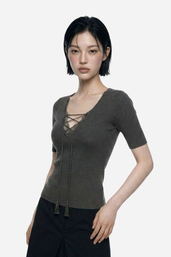 EEUN（イウン）の「X Strap Tee（Tops）」