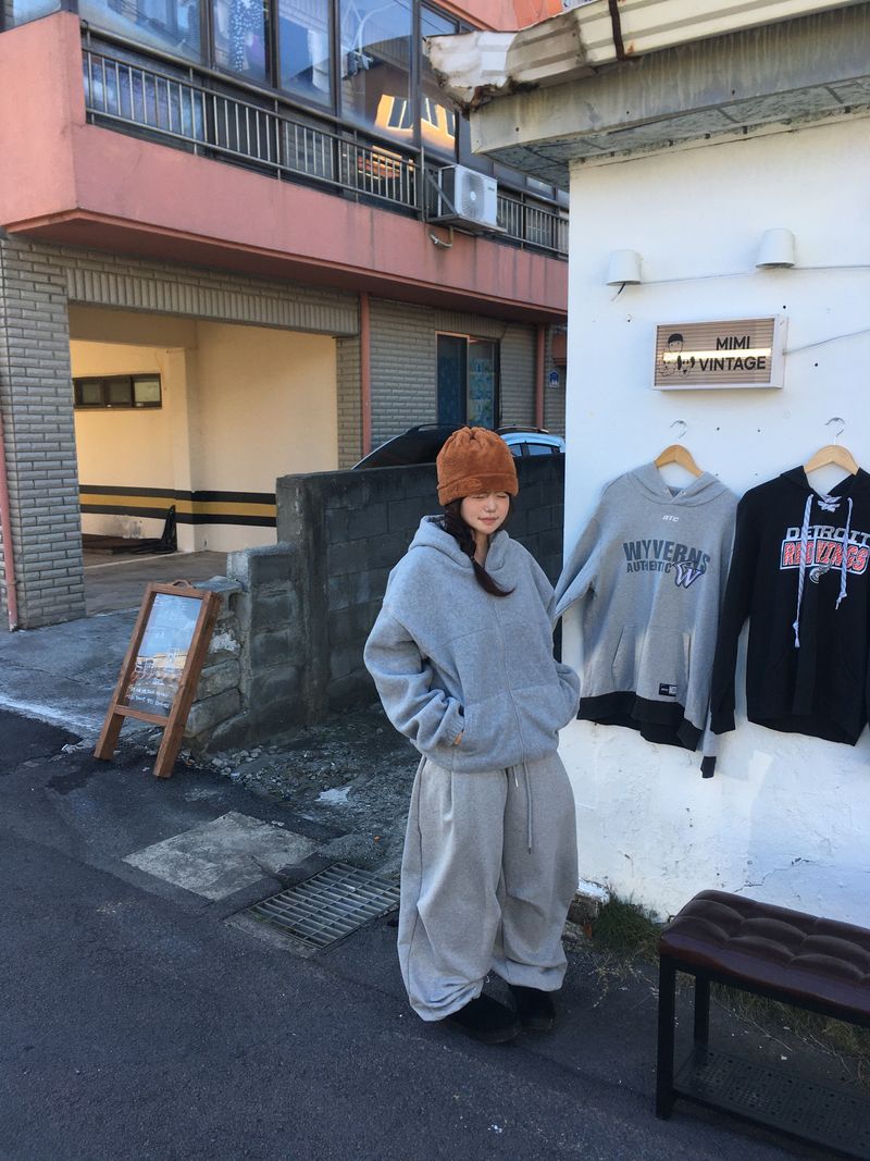Soft hood zip-up