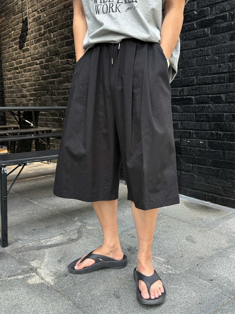 AVAND（アバンド）の「Os crush two-tuck bermuda pants（Pants）」