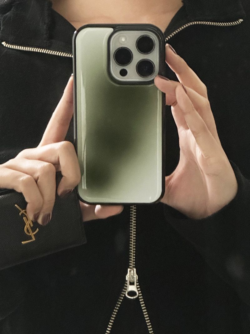 tiny weather(タイニーウェザー)の「flow epoxy case-khaki(Smartphone Accessories)」