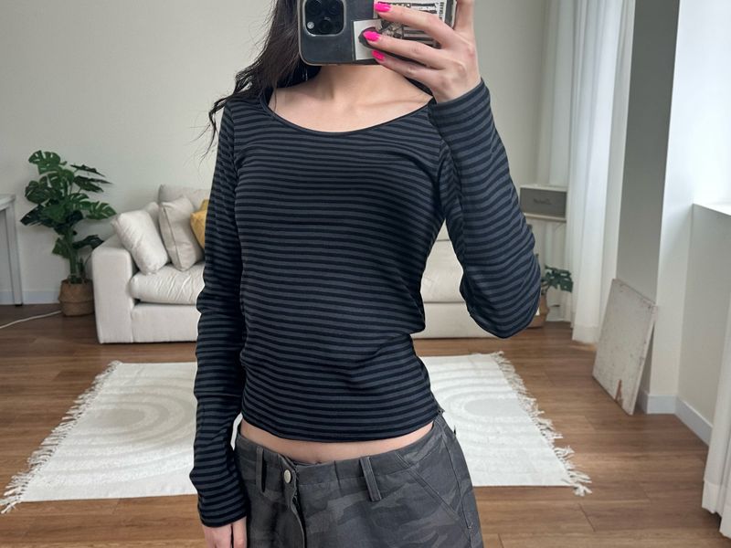 slim stripe u neck tee