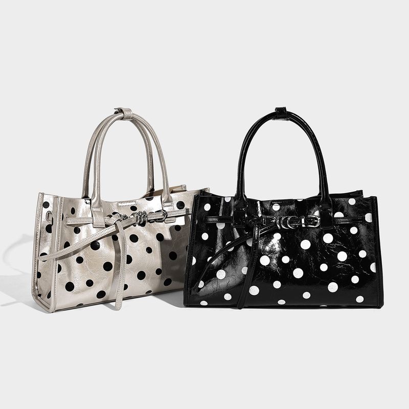 La mode MAQI（ラ モード マキ）の「Dotcore Polka Dot Glossy Leather Tote Bag（Bags）」