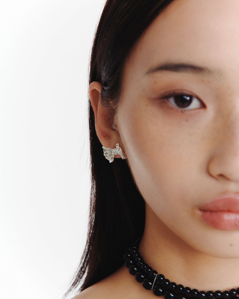 Ribbon ruffle silver earring