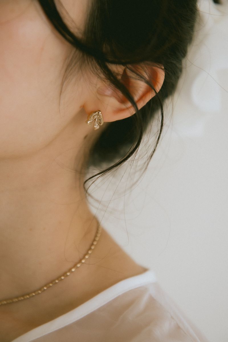 [MADE] Tiny ribbon earring (14k gold plated)