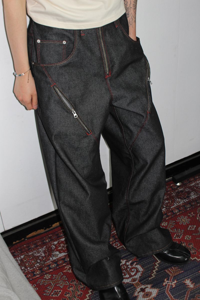 GGOTT（ゴット）の「[Hand-Made] ジッパー & フラワーブラックデニムパンツ（パンツ）」