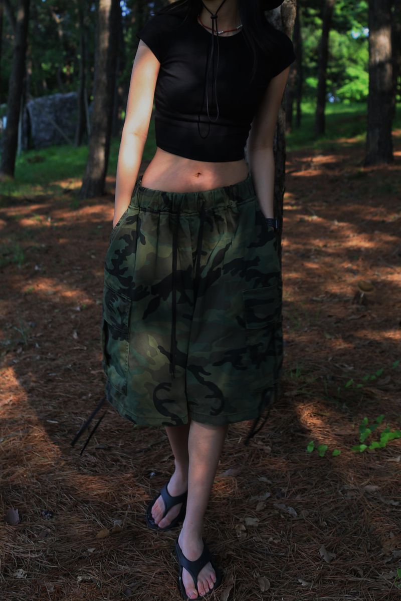 CAMO WIDE BERMUDA CARGO PANTS