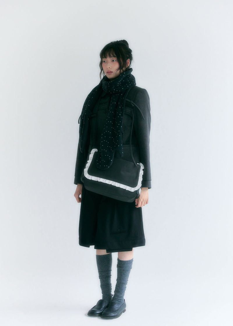 frill messenger bag (charcoal)