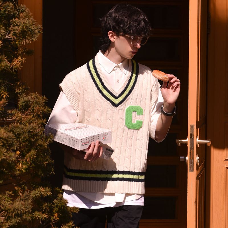 CONCEPT COLLEGE（コンセプトカレッジ）の「Light Green C Patch V-neck Ivory Knitwear Vest（Tops）」