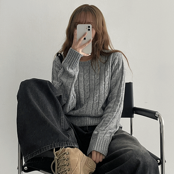 hijjoo（ハイチュー）の「[Choose round neck/V-neck!] Belmon Tom Semi-crop Cable Knit (8 colors)（Tops）」