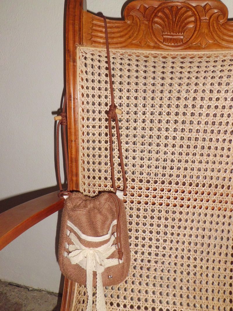 Mini sneaker ribbon bag_moche brown (dumble)