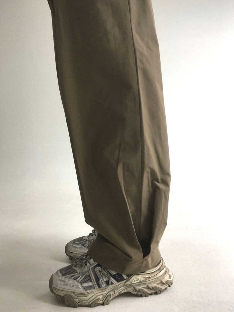 EGONLEO（エゴンレオ）の「リベラ ダーツ ナイロン スラックス(3colors)（パンツ）」