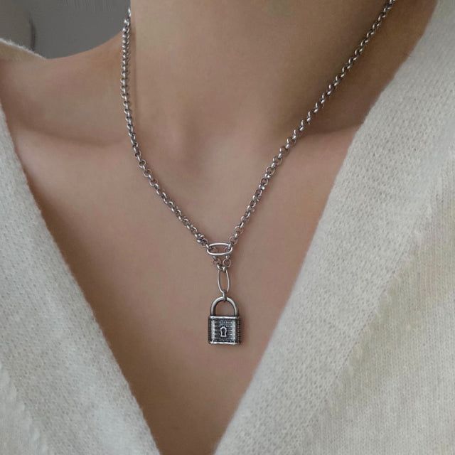 mal Lock Bold Chain Necklace