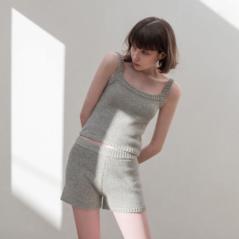 THEOHYOU（ザオユ）の「KNIT SLEEVELESS (GREY)（Tops）」