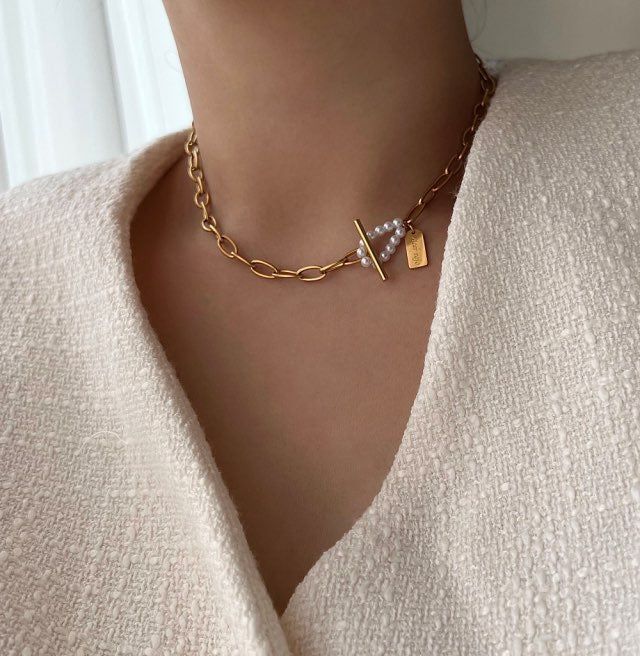 Acer rojo(アセルロジョ)の「jum Pearl Guest Look Toggle Bar Bold Short Chain Necklace(Accessories)」