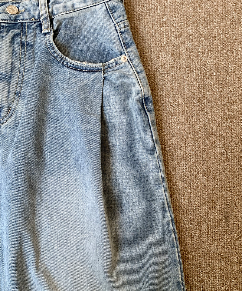 one-pintuck hip pants