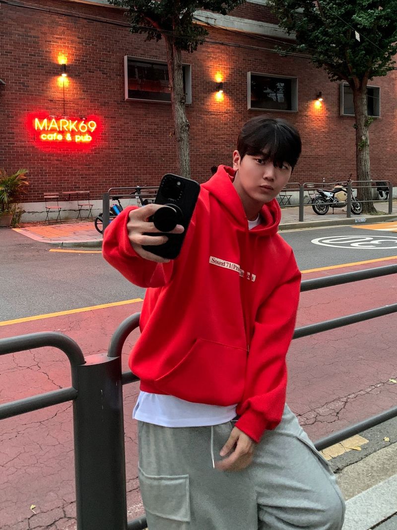 CM Render PREMIUM HOODIE