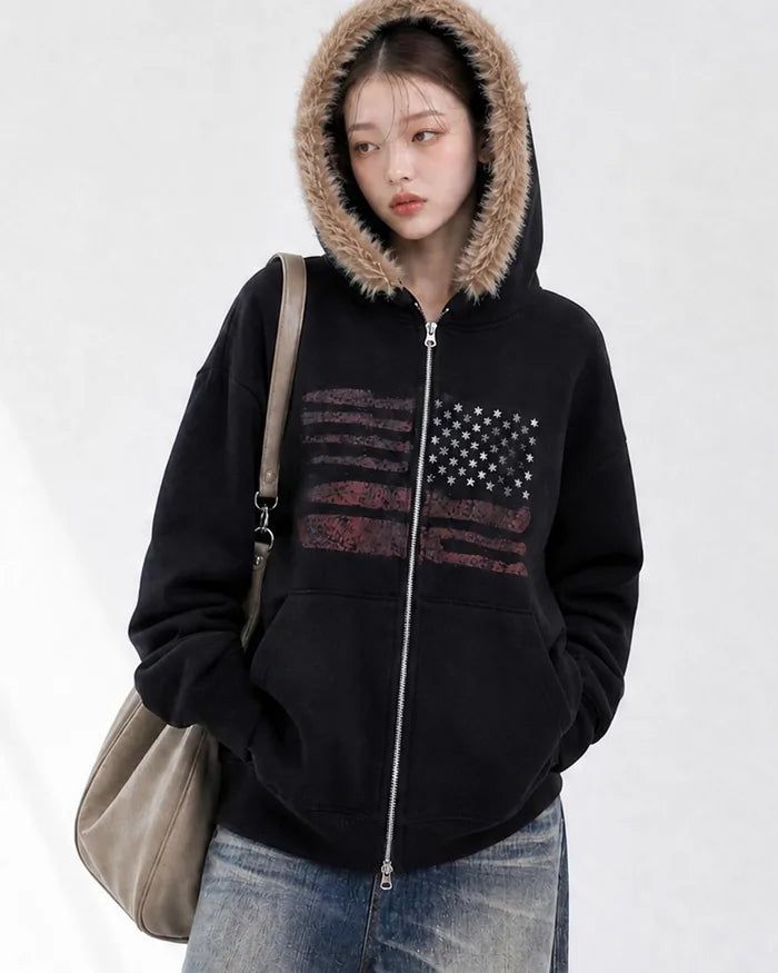 KIXI（キッシー）の「(UNISEX) USAフラッグ ファー フード ジップアップ（トップス）」