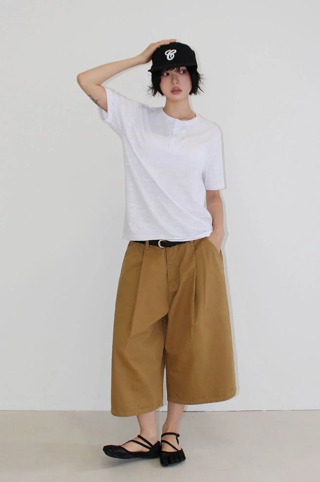 DEEP PINTUCK BERMUDA PANTS