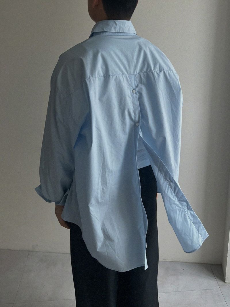 EGONLEO（エゴンレオ）の「back button slit shirt(2colors)（Tops）」