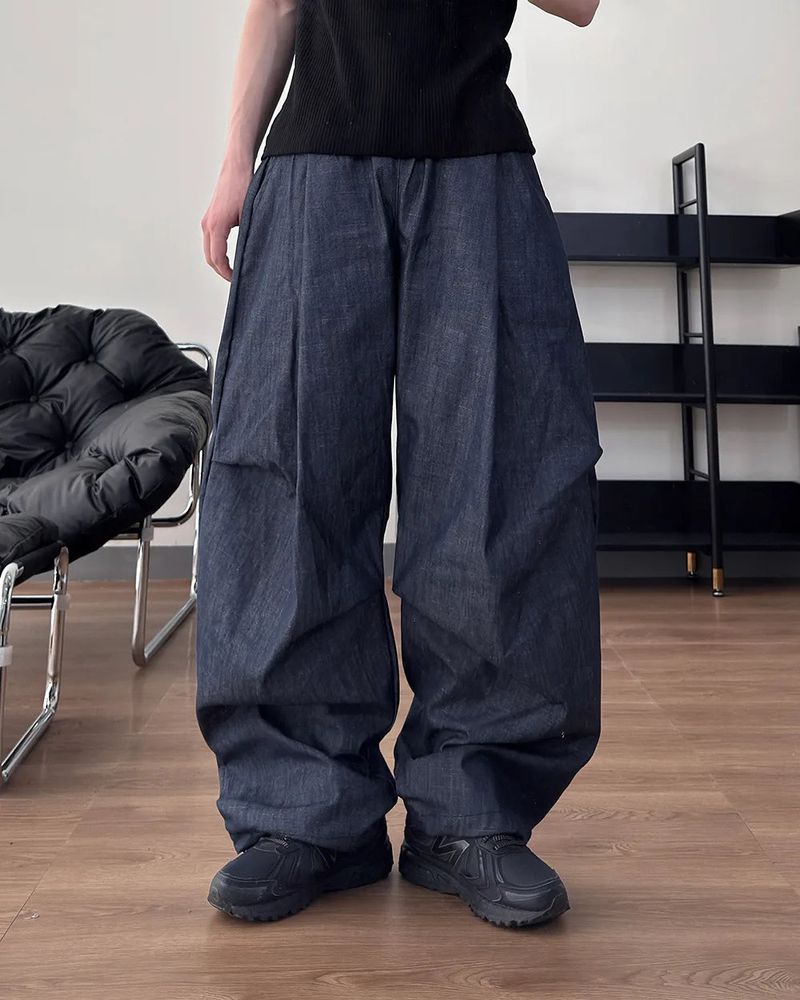Howt Over Curved Denim Pants