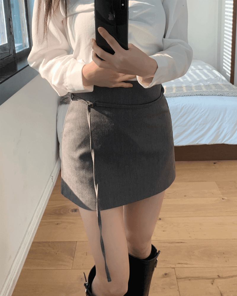 GUSTA（グスタ）の「Slate Line Thin Belt Formal Mini Skirt（Skirts）」