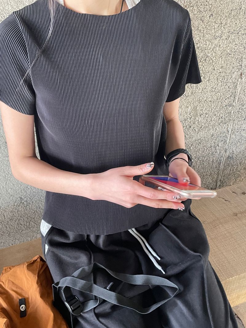 Pleats T-shirts